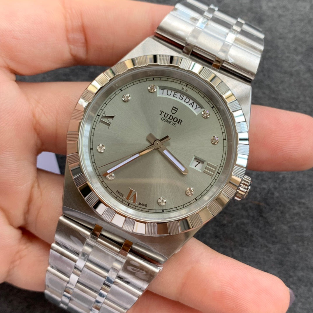 V7 factory Royal M28600