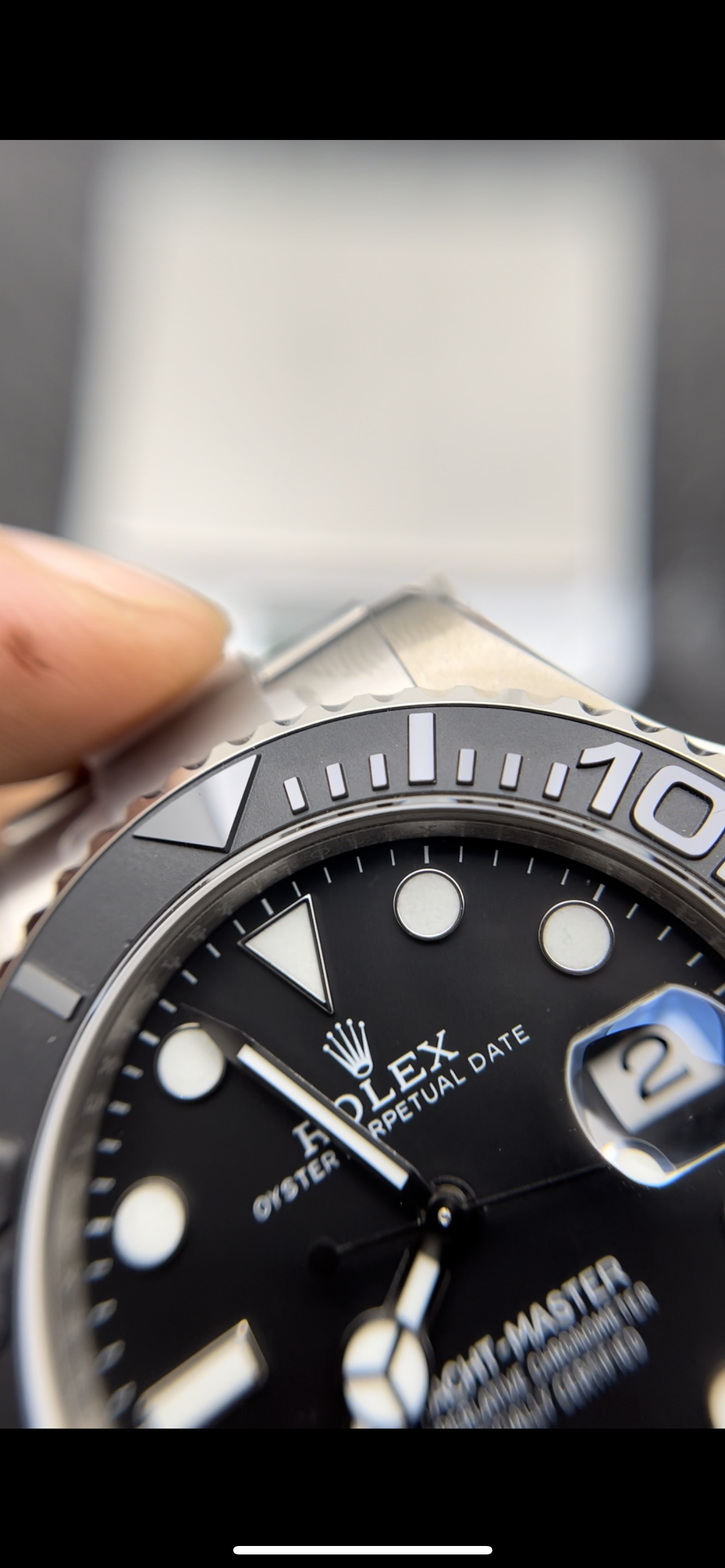 42mm. Metallo titanio. Yacht