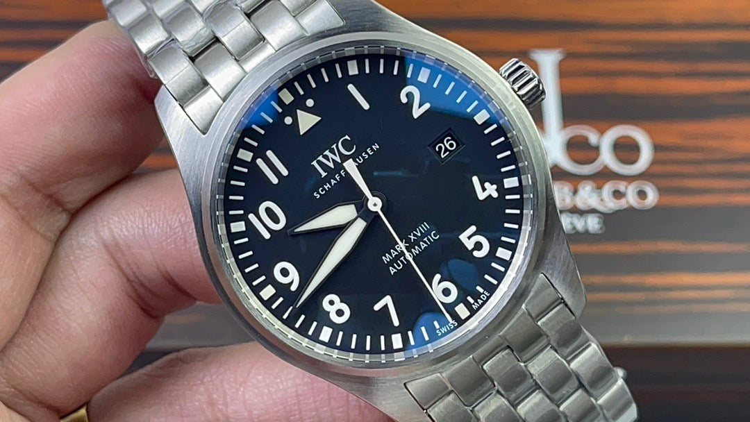 V7 factory IW328202