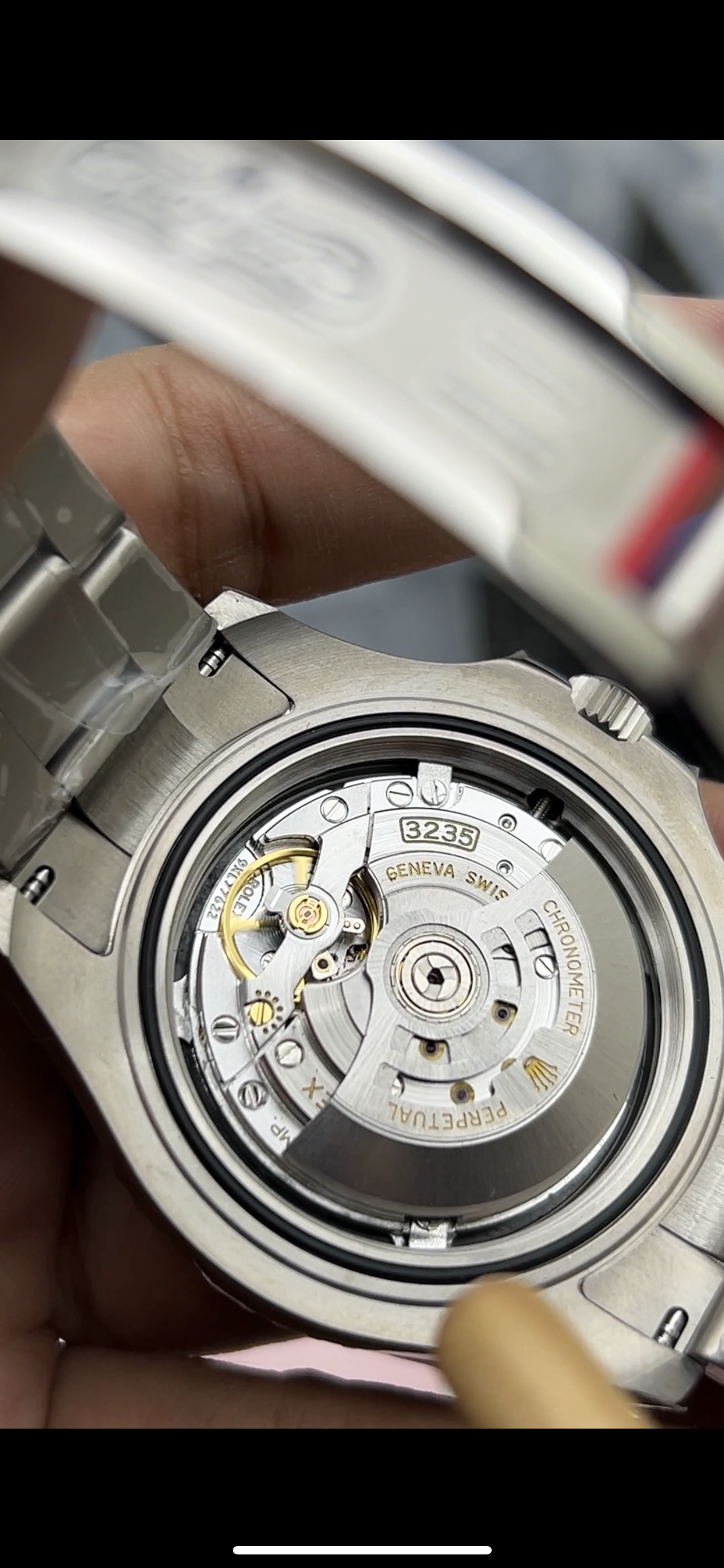 42mm. Metallo titanio. Yacht