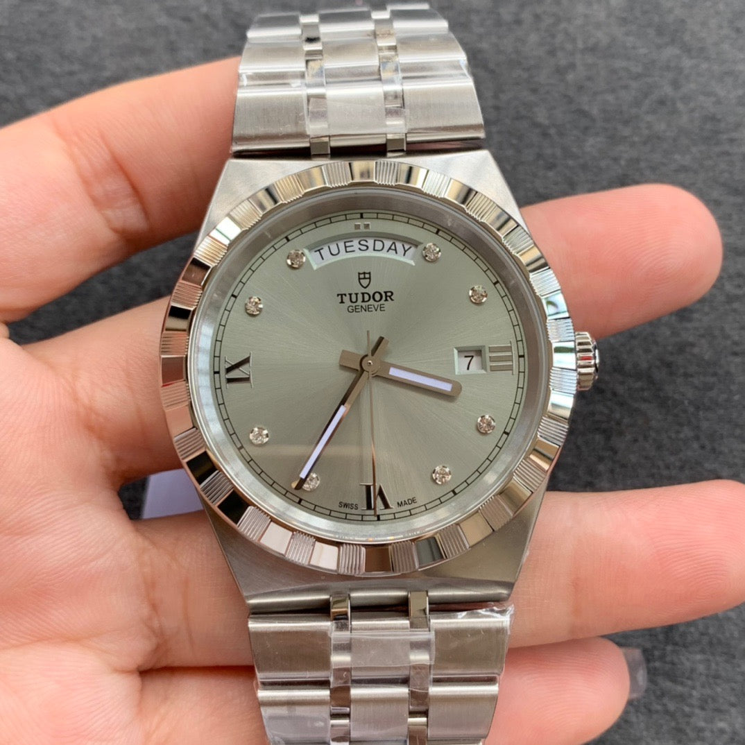V7 factory Royal M28600