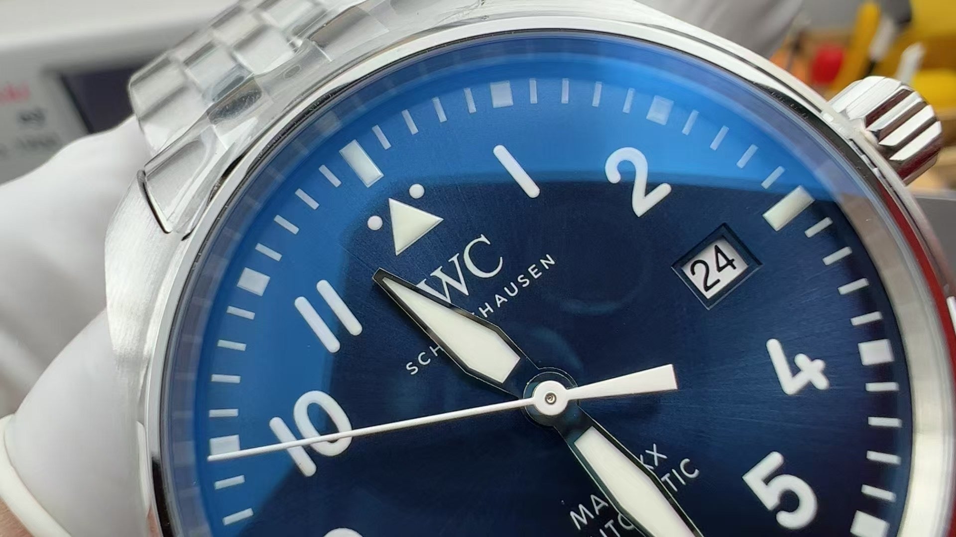 V7 Factory,IW328204