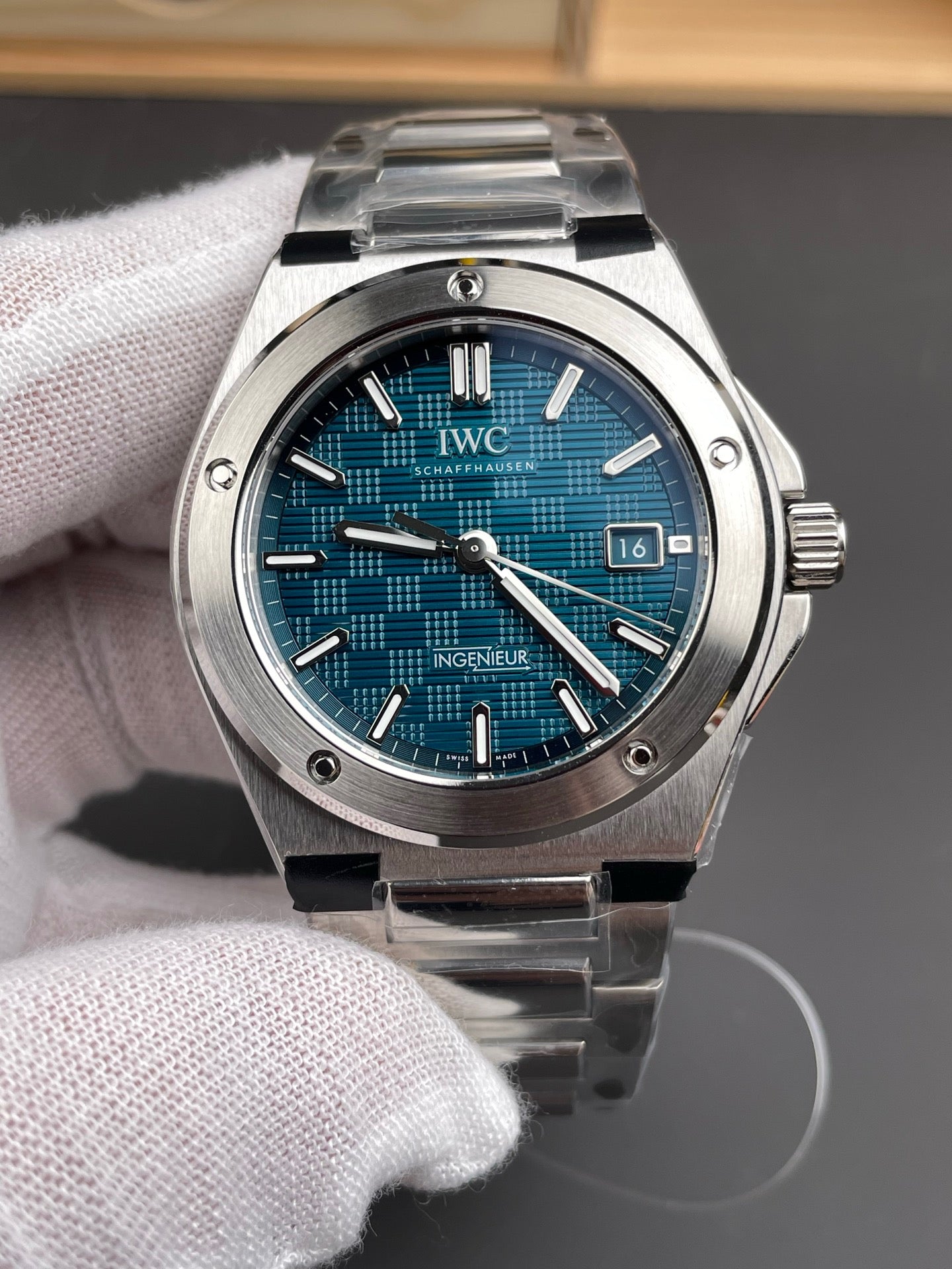 V7 Factory, IW328903 engineer