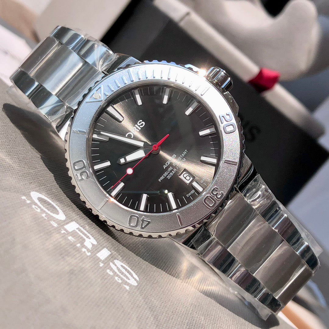 43.5mm ORIS Aquis Silver