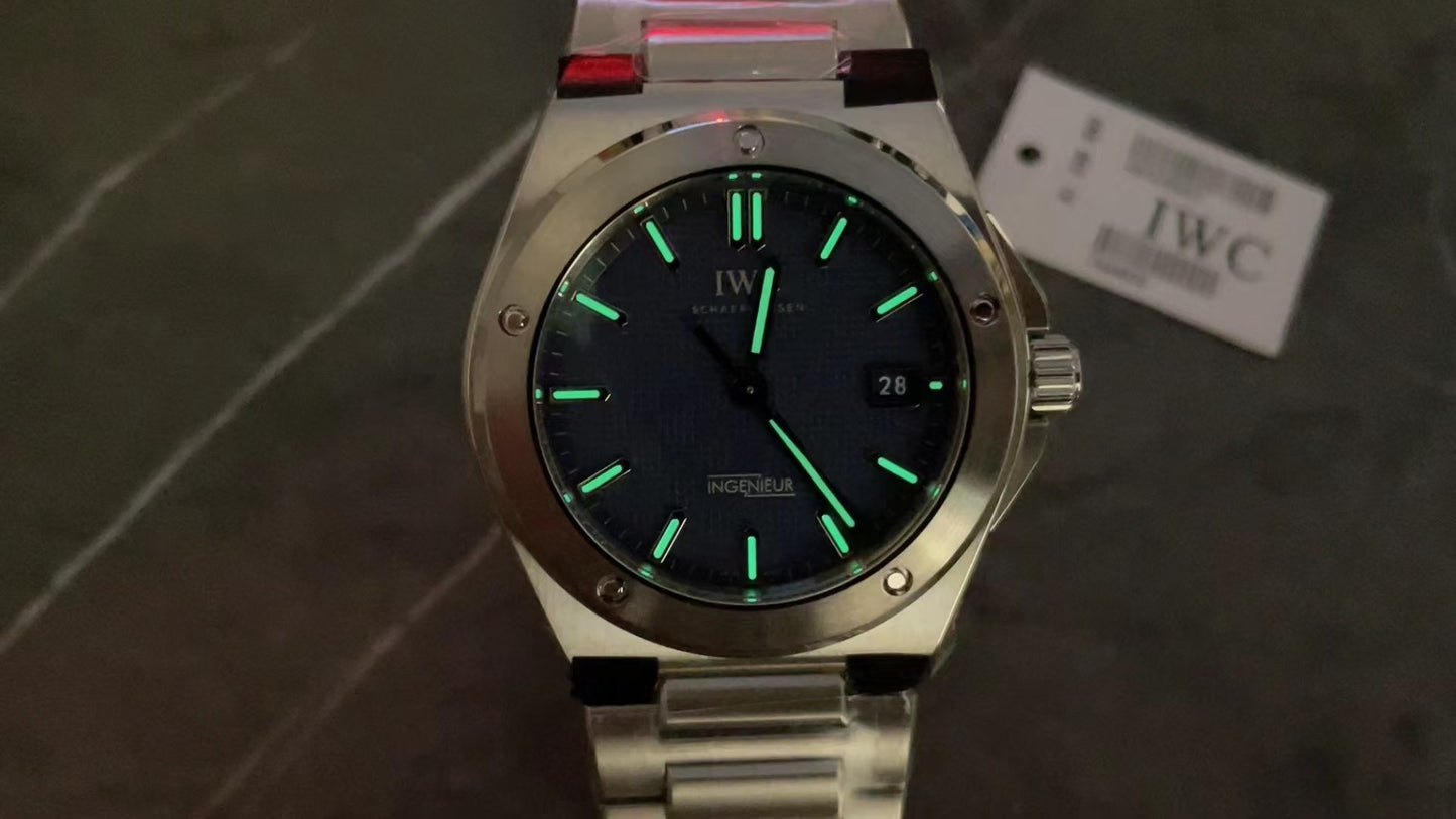 V7 factory IW328907