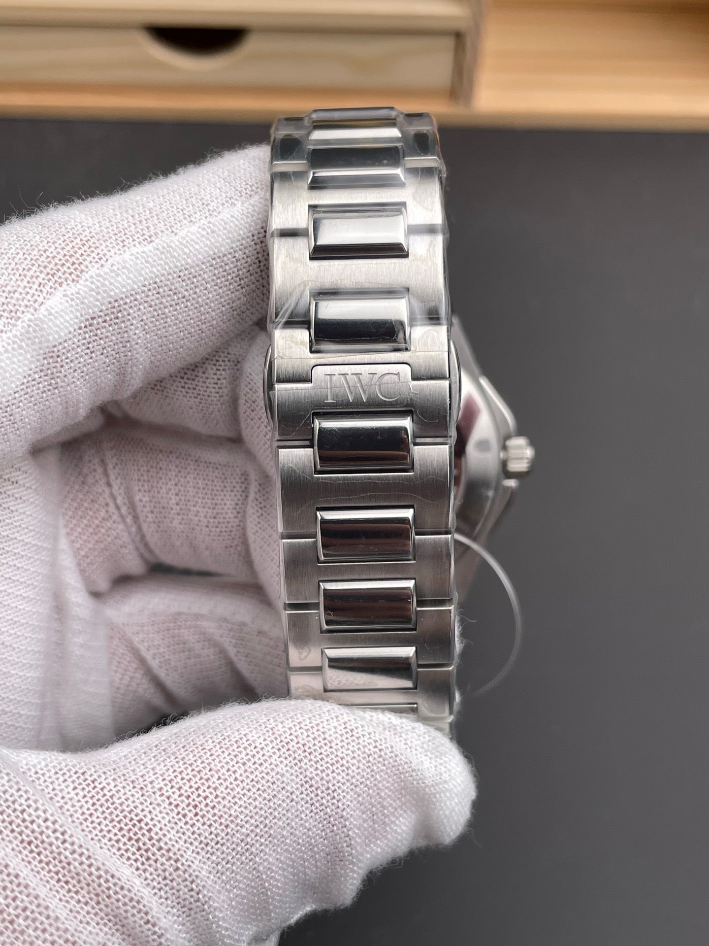 V7 Factory, IW328903 engineer