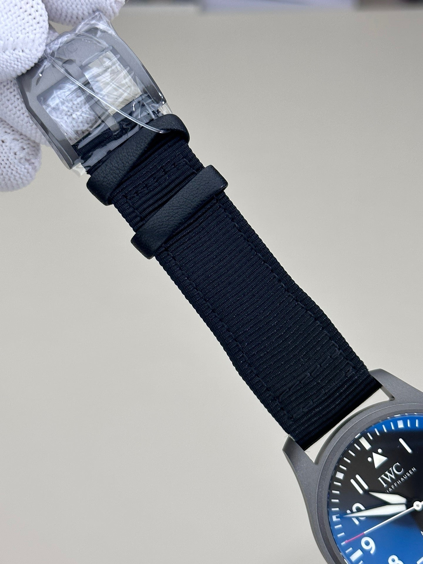 V7 factory IW328209
