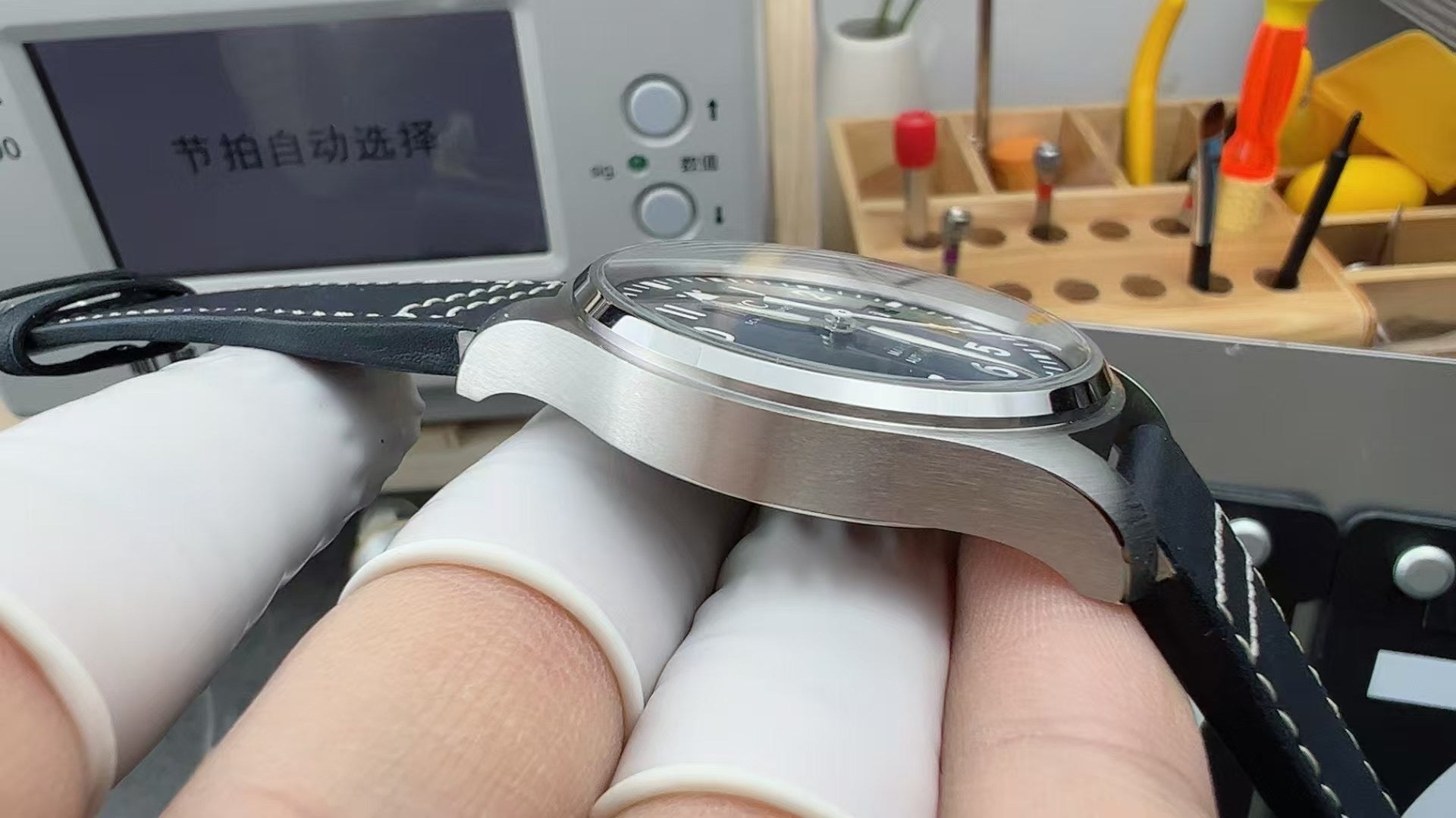 V7 Factory,IW328203