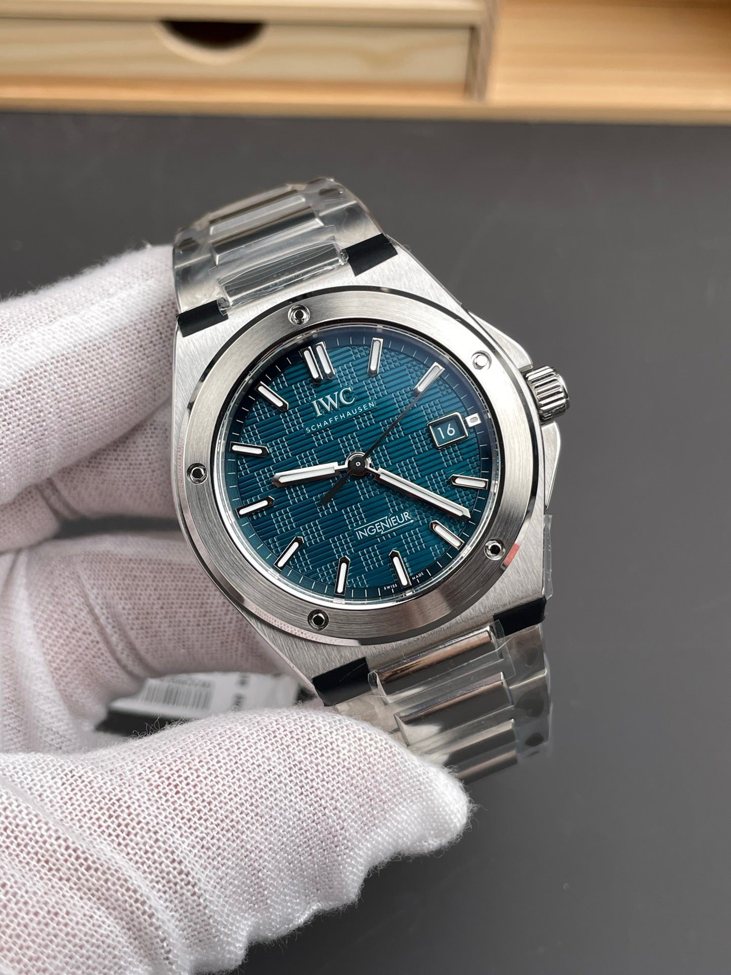 V7 Factory, IW328903 engineer