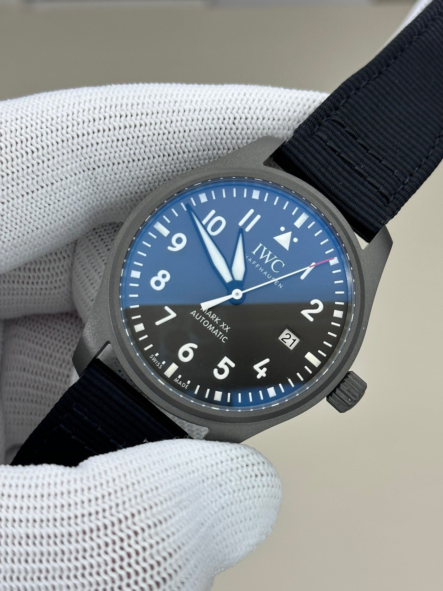 V7 factory IW328209