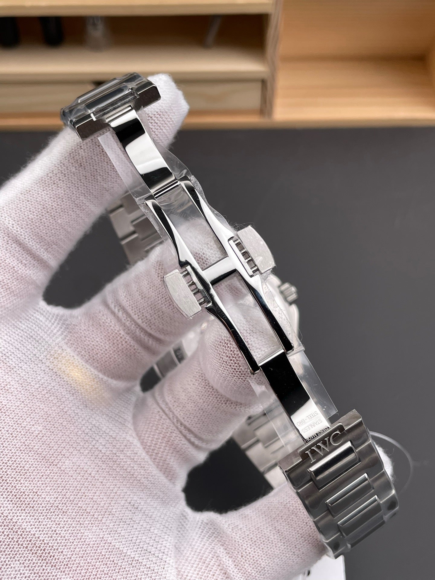 V7 Factory, IW328903 engineer