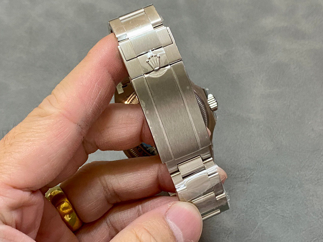 44mm SEA DWELLER C+F Cameron.