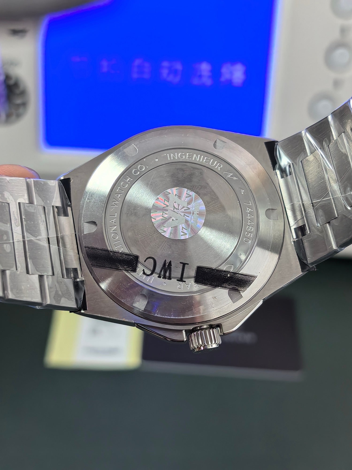 V7 Factory, IW328903.