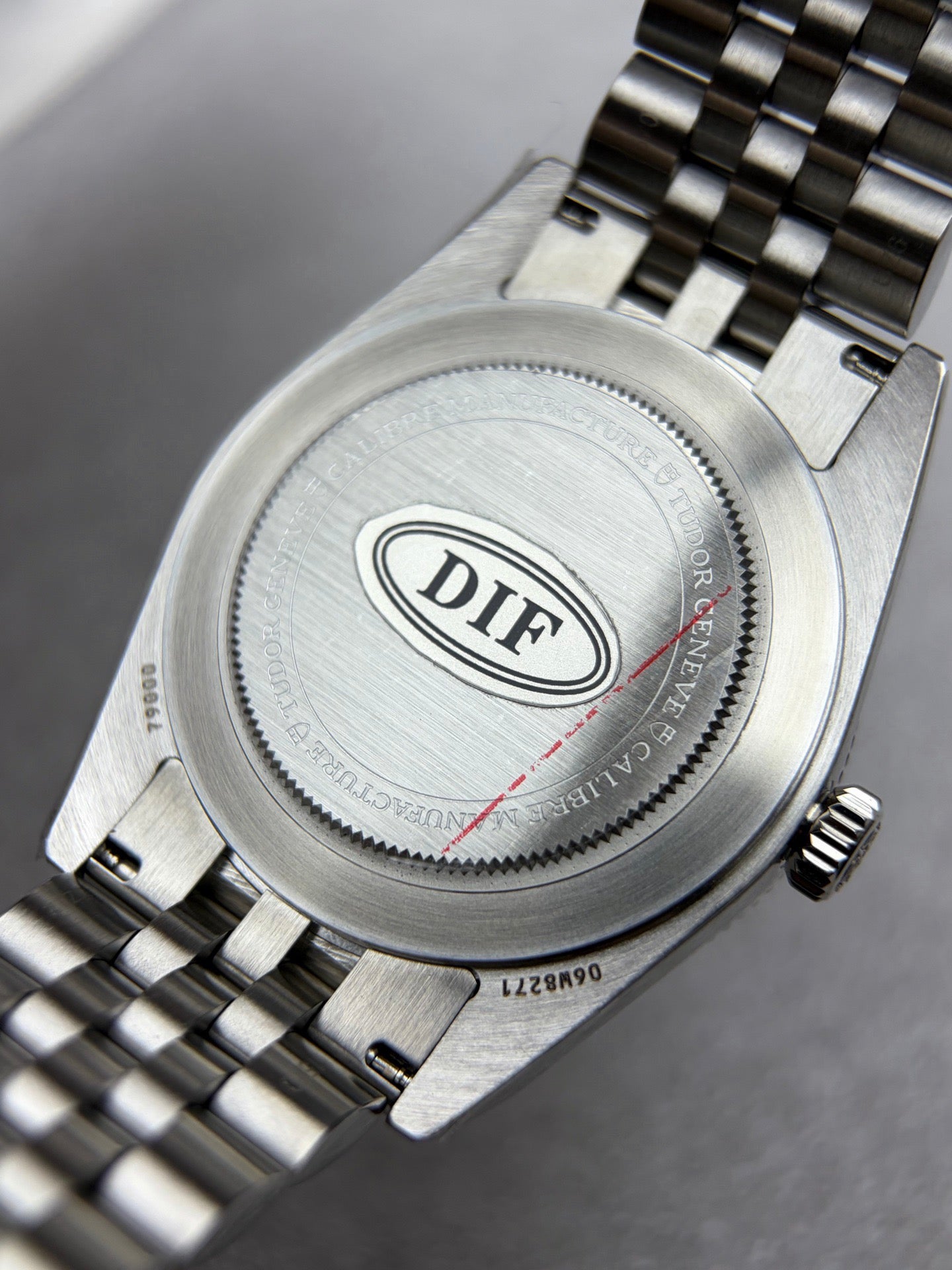 DIF 37mm Black Bay 54 M79000N