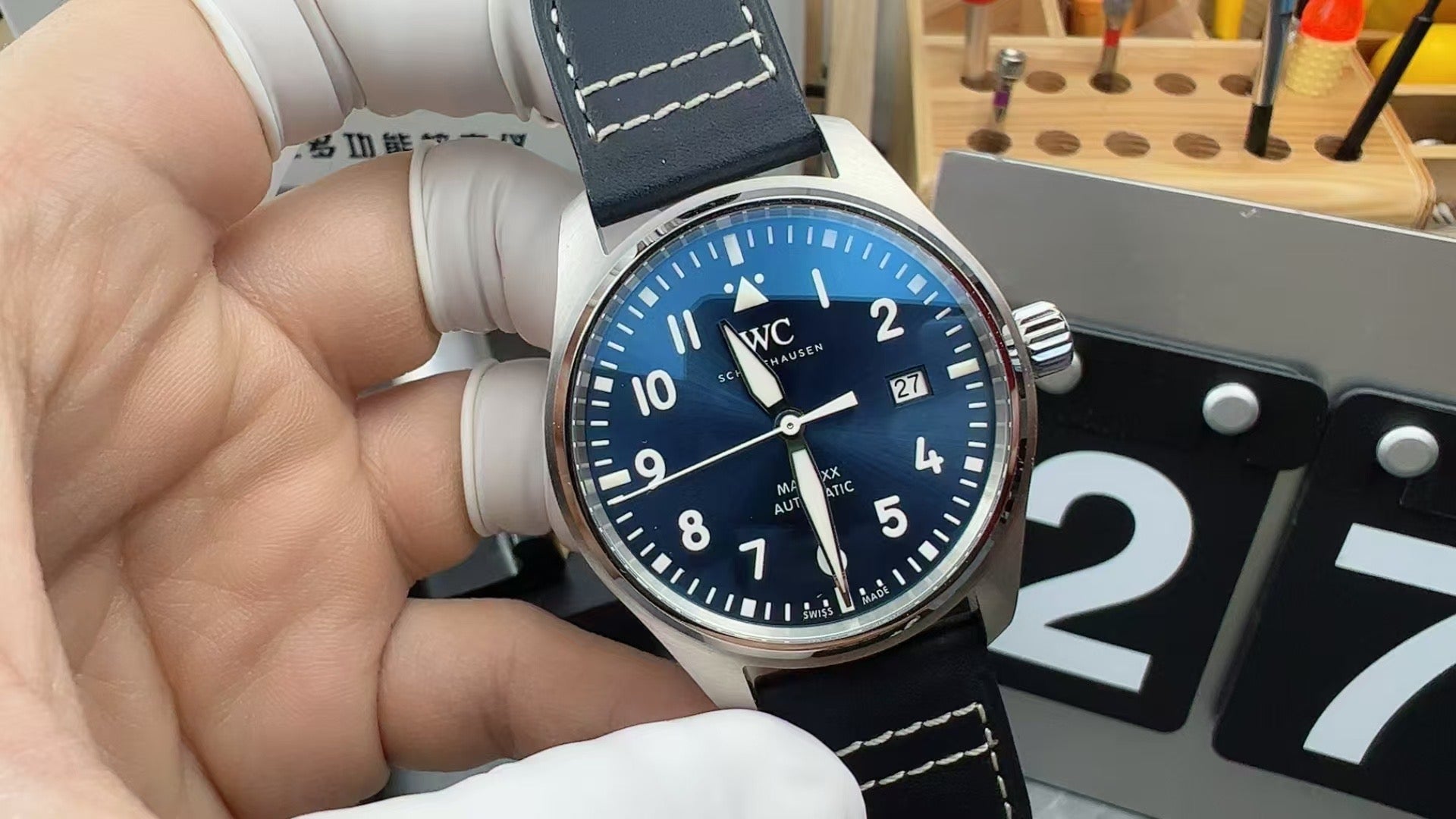 V7 Factory,IW328203