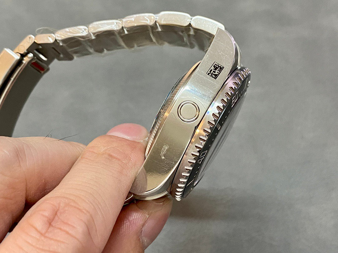 44mm SEA DWELLER C+F Cameron.