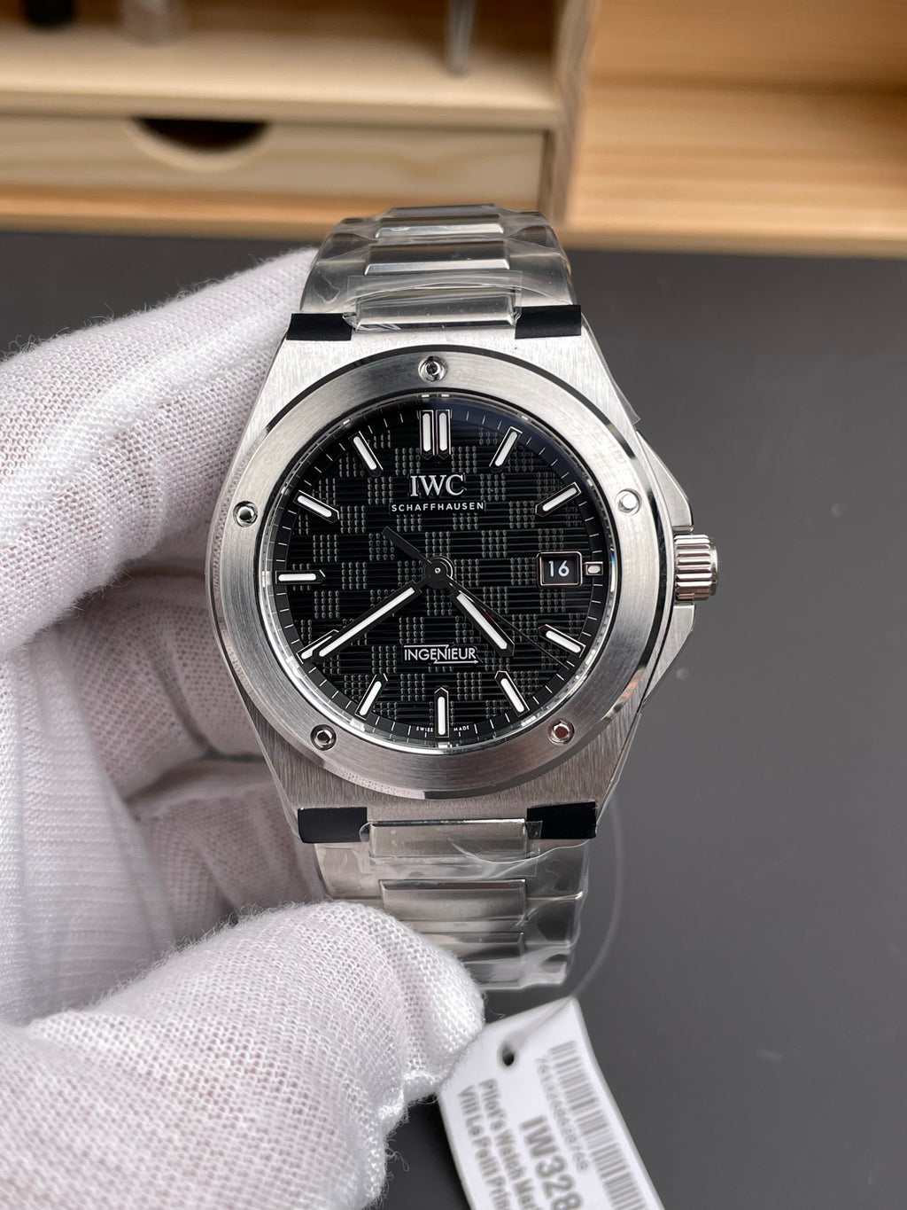 V7 factory IW328901 engineer