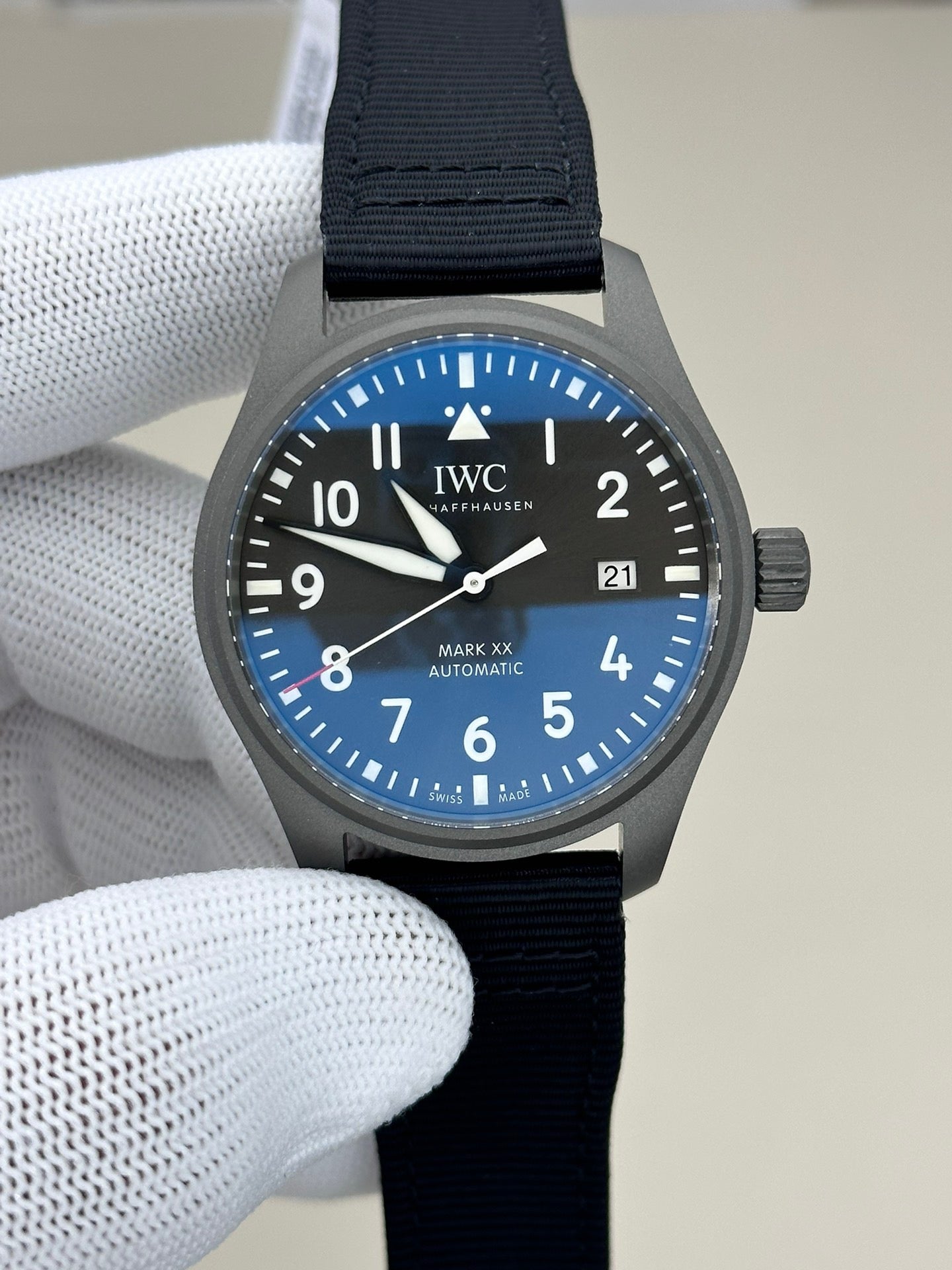 V7 factory IW328209