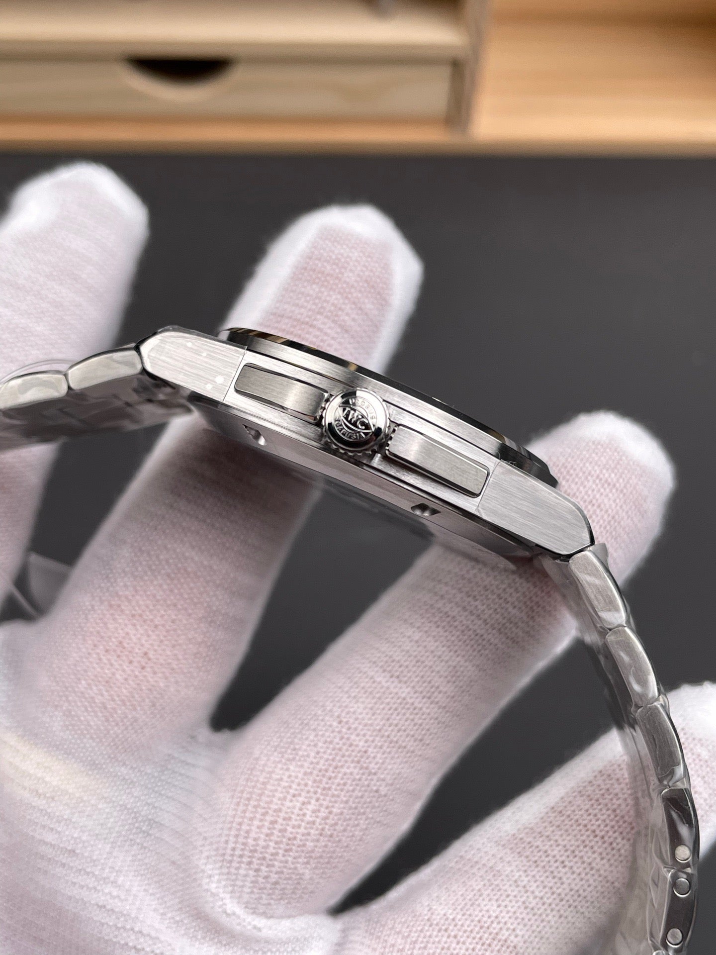 V7 factory IW328901 engineer