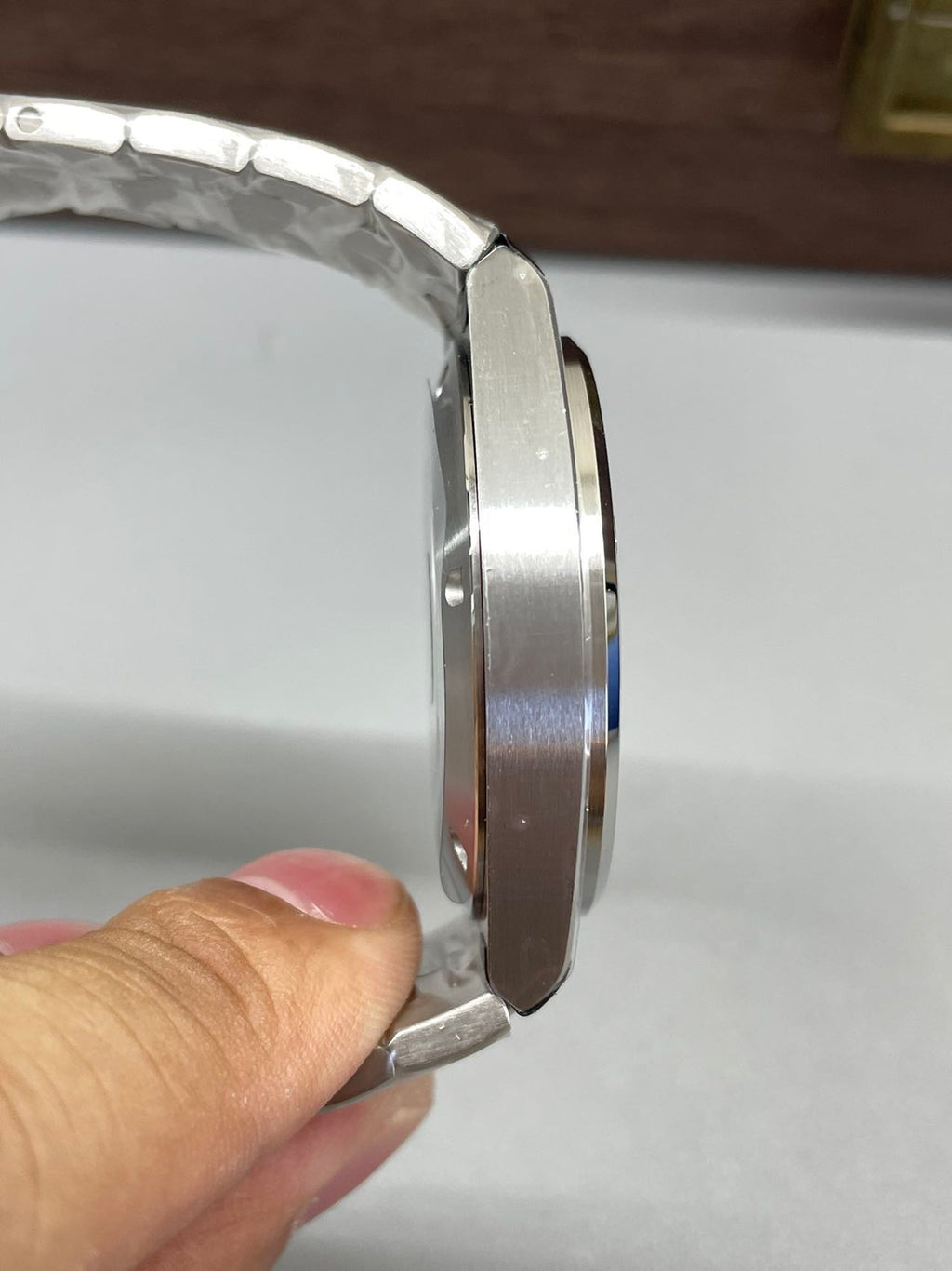V7 factory IW328901