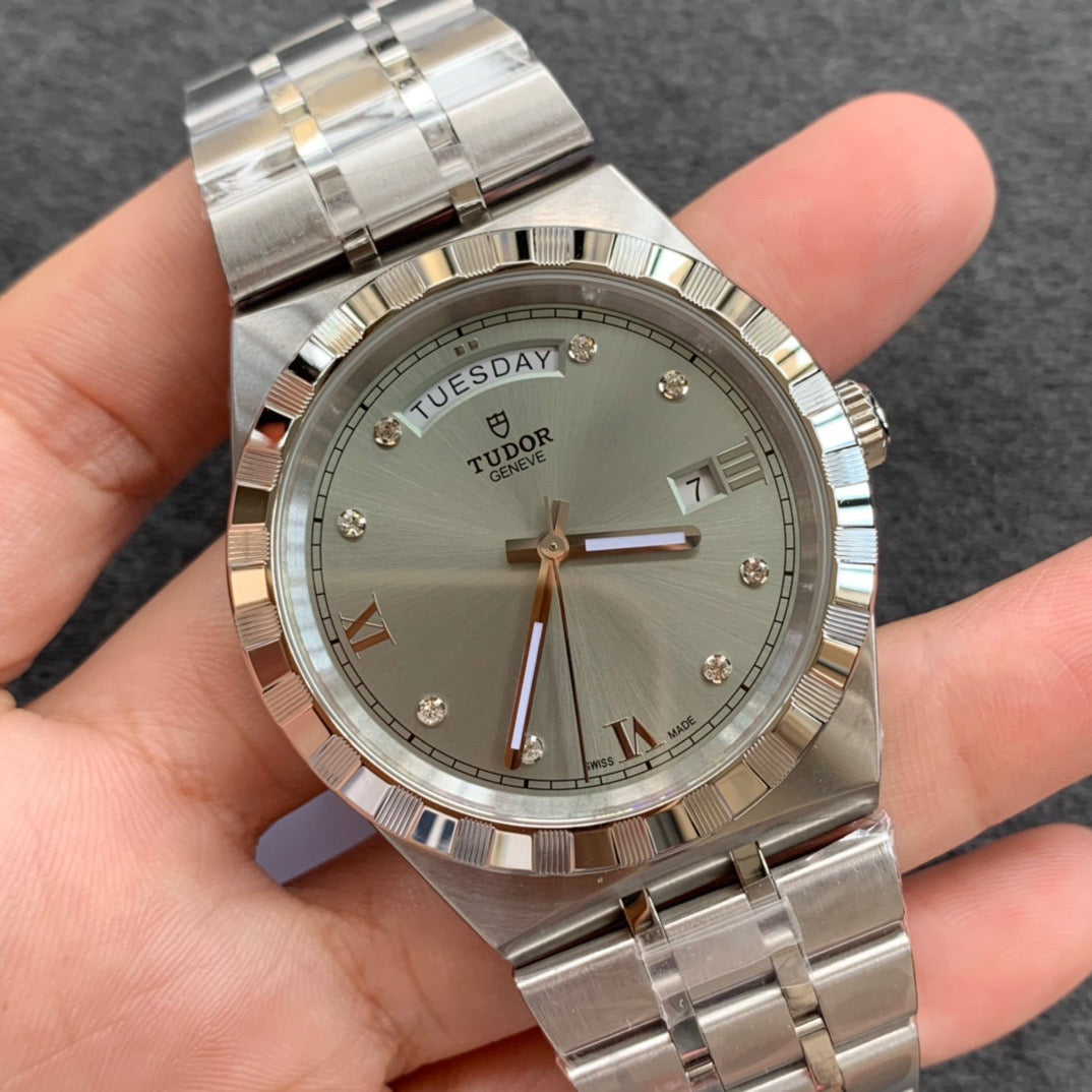 V7 factory Royal M28600