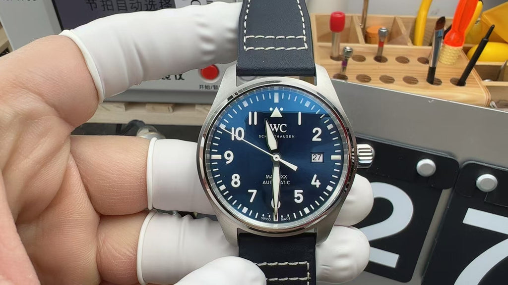 V7 Factory,IW328203