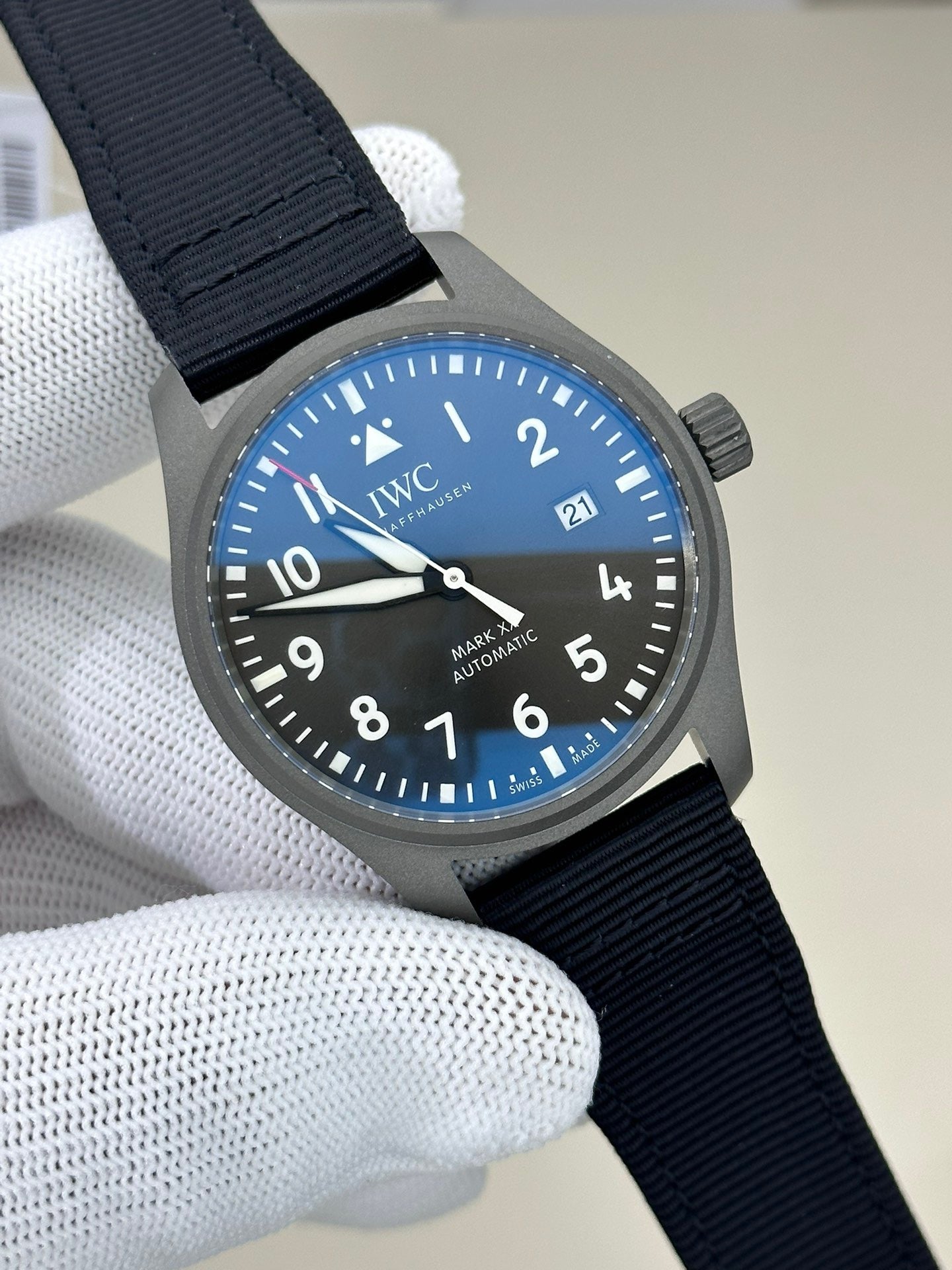 V7 factory IW328209