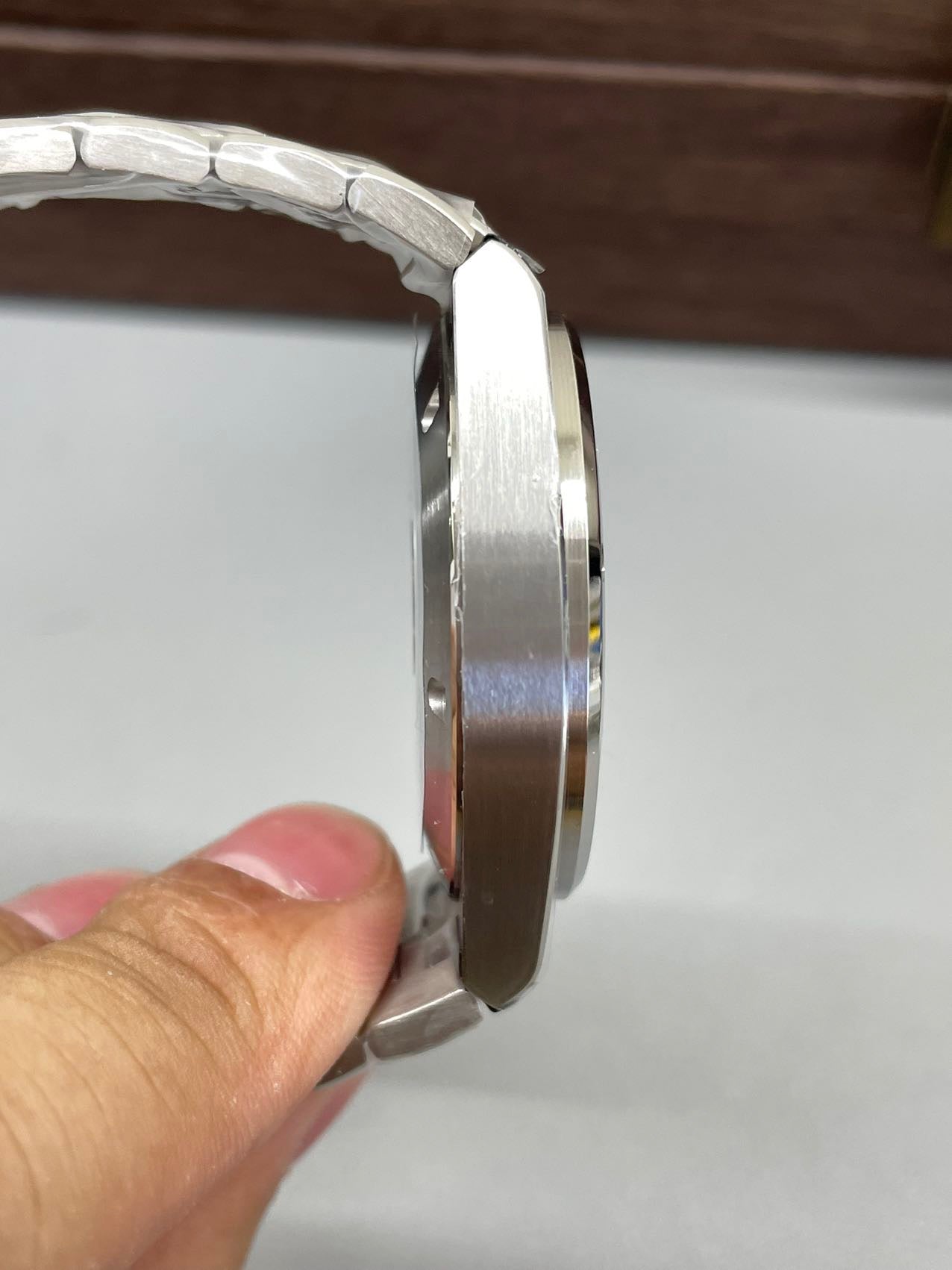 V7 Factory, IW328902