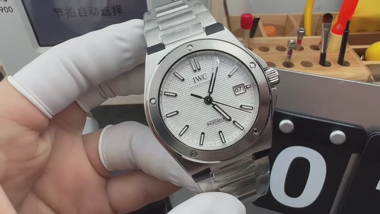 V7 Factory, IW328902