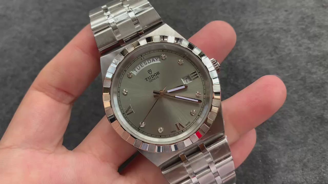 V7 factory Royal M28600